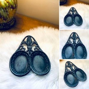 🦋2/$10 3/$15 4/$18 5/$20 Cast Iron Double Spoon Holder